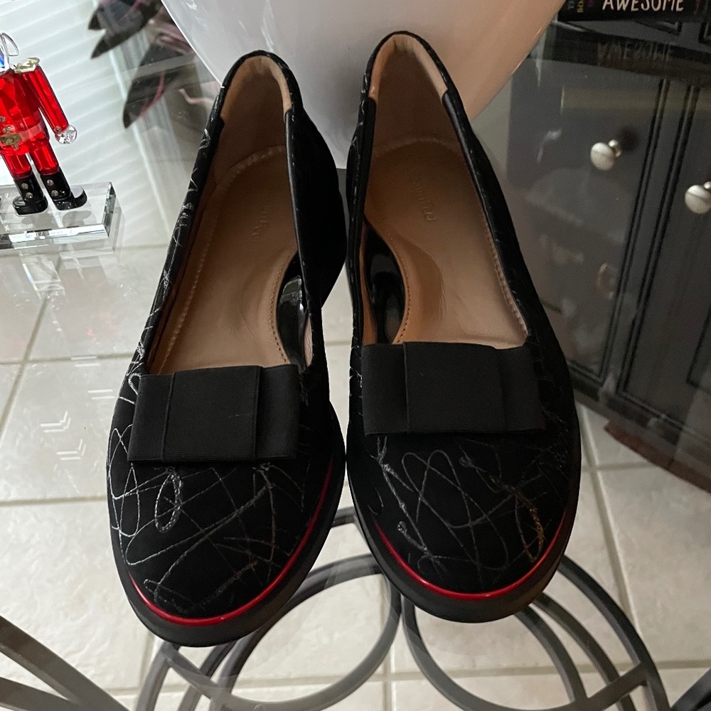 Like NEW  Beautiful Black Leather Loafers    37